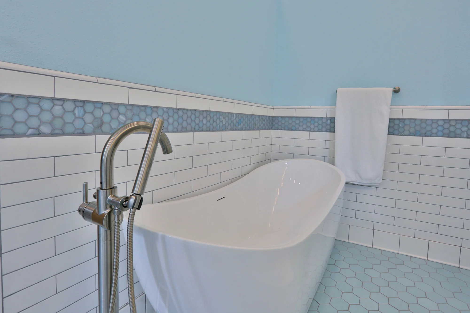 Canyon Drive Bathroom Remodel — Bathroom remodel in Portland, OR (photo 13)