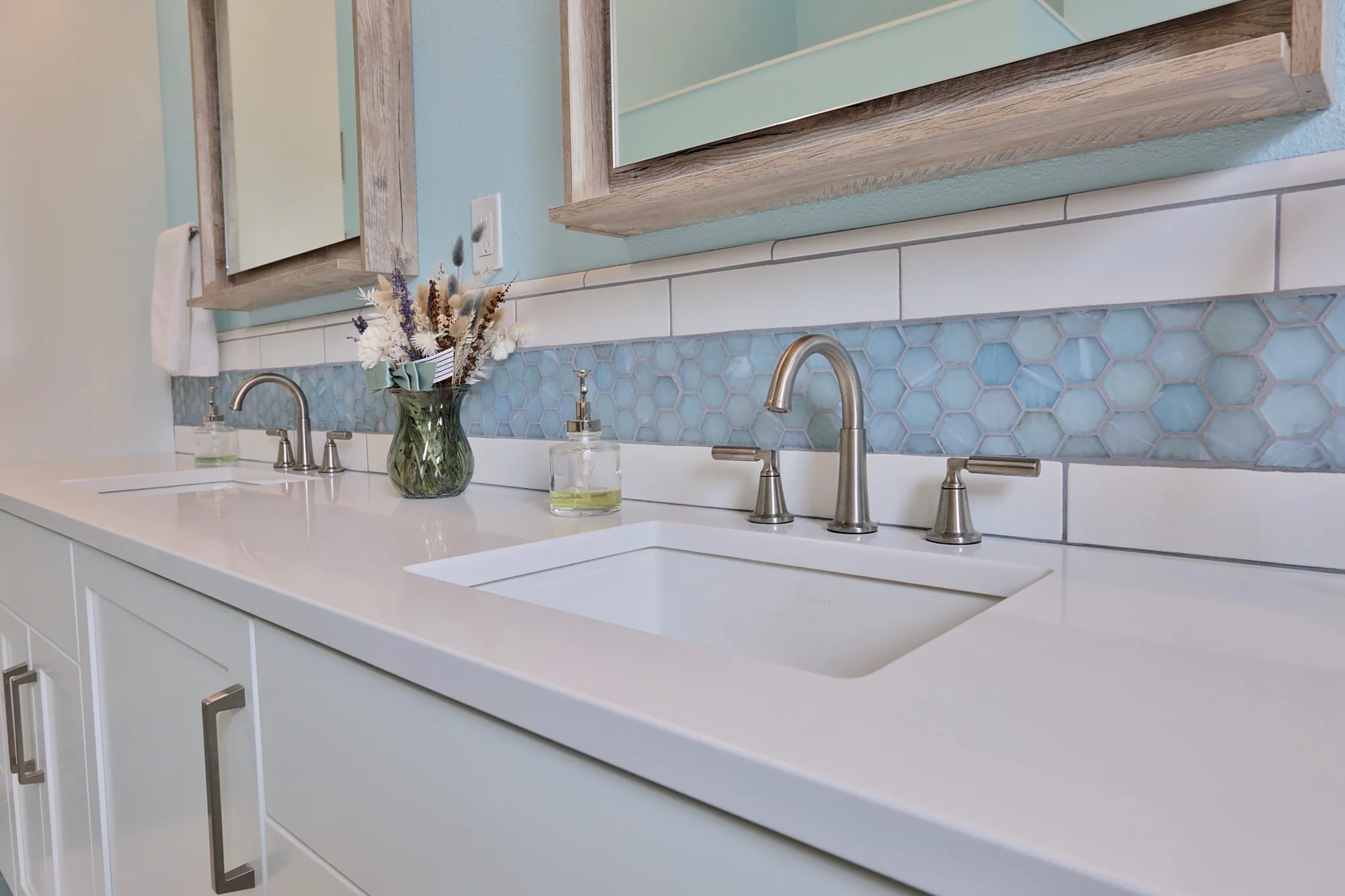 Canyon Drive Bathroom Remodel — Bathroom remodel in Portland, OR (photo 14)